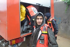 طواقم الدفاع المدني تنفذ 32 مهمة منذ بدء المنخفض الجوي