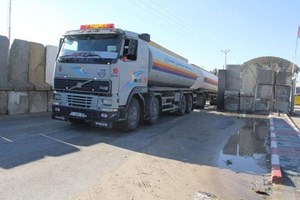 إدخال "440" شاحنة الأحد عبر معبر "أبو سالم"