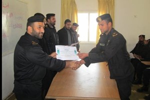 تخريج دورة الضابط المثالي للأمن والحماية 