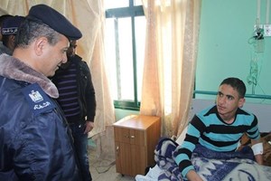 شرطة الوسطى تتفقد مرضى مستشفى شهداء الأقصى
