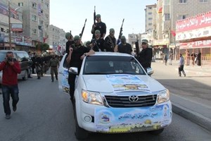 نخبة الفتوة برفح تنظم عروضاً عسكرية