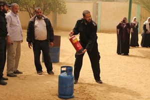 محاضرات تدريبية لدفاع مدني خانيونس بمدارس المجمع الإسلامي