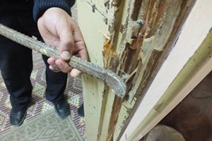 كشف تفاصيل عميلة سطو على أحد المنازل بالوسطى