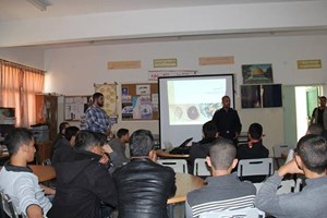 محاضرات توعوية من مخاطر المخلفات الحربية لطلاب المدارس