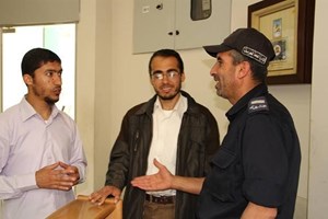 توجيه خان يونس يتفقد شرطة الحراسات