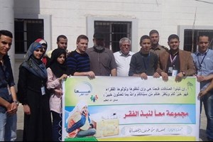 توزيع طرود غذائية لذوى نزلاء مركز "إصلاح الشمال"