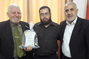 حقوق الإنسان تكرم أحد أهم موظفيها المتميزين