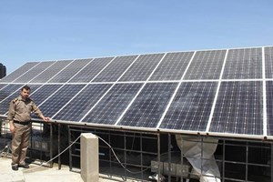 مركز "إصلاح وتأهيل" الوسطى يُنير بالطاقة الشمسية