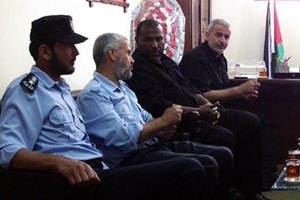 شرطة الوسطى تبحث التعاون المشترك مع بلدية النصيرات