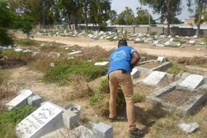 حملة لتنظيف مقابر الوسطى بمشاركة نزلاء الإصلاح والتأهيل