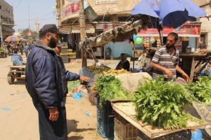 ضبط وإتلاف مواد غذائية فاسدة بخانيونس