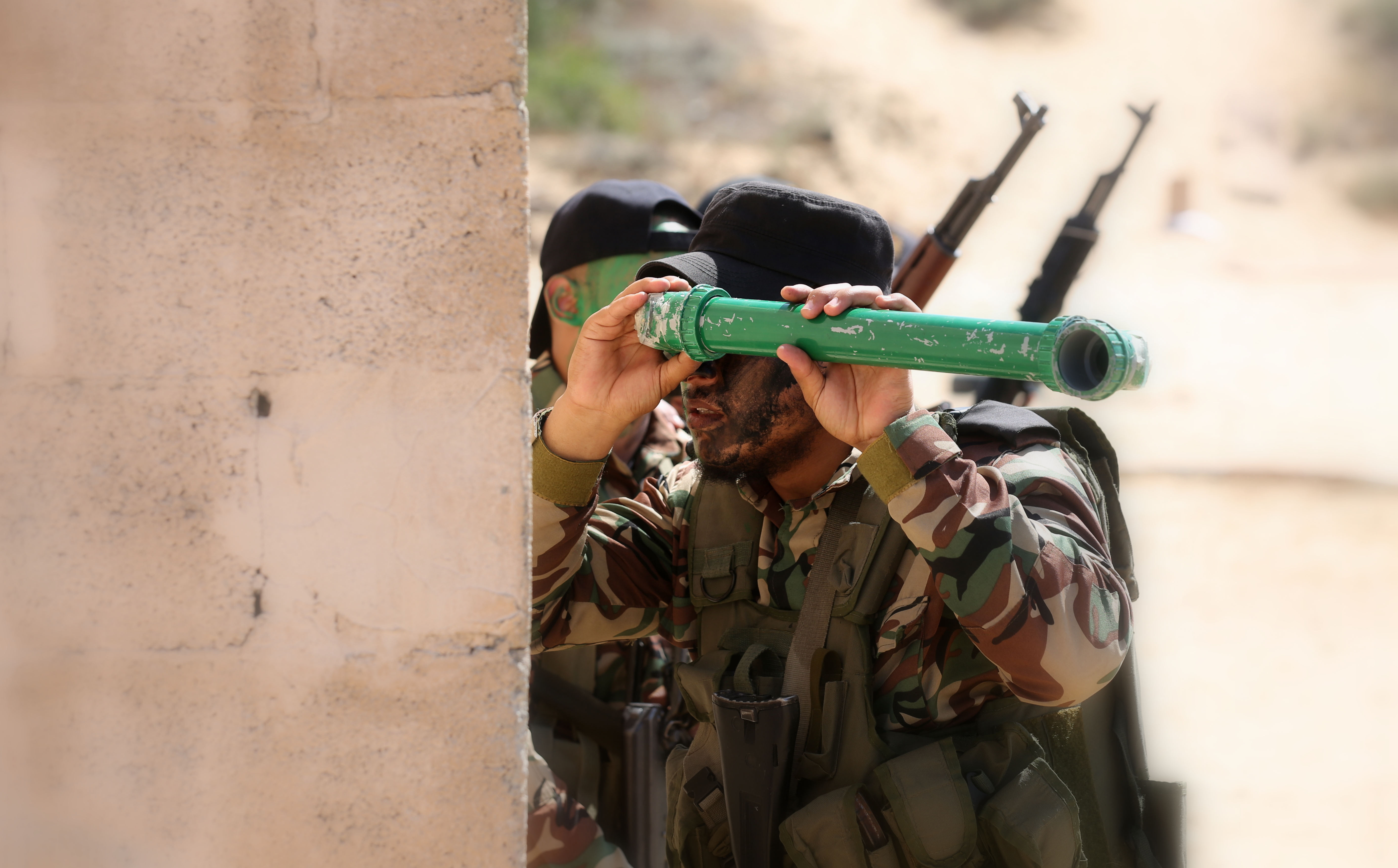 تخييم مغلق لدورتي قادة السرايا وتأهيل الضباط  بالأمن الوطني