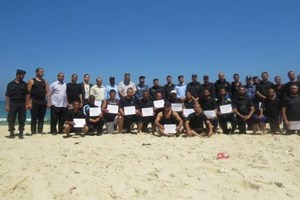 البحرية تختتم دورة السباحة والغوص لضباط الأجهزة الأمنية برفح