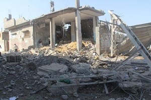 بالصور... طائرات الاحتلال تدمر منازل المدنيين 