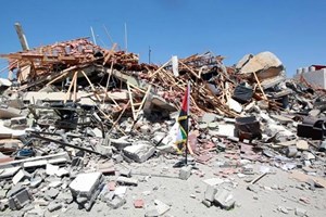 بالصور .. سلسلة غارات تستهدف مواقع للداخلية بالقطاع