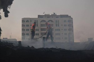 صور..  أبطال الدفاع المدني ،،  يداً بيد لحماية الانفس البريئة