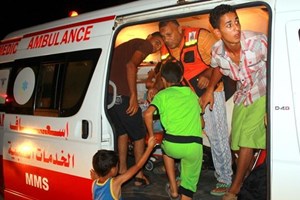 مسعفو الخدمات الطبية.. جنود مجهولون عملوا على مدار الساعة