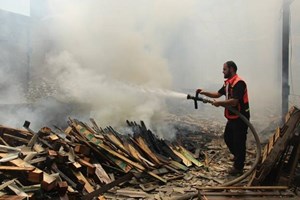 3370 مهمة لأطقم الدفاع المدني خلال 33 يوماً من العدوان