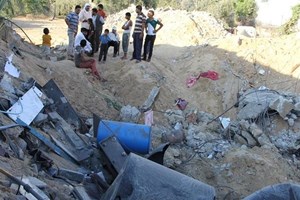 بالصور ،، 12ساعة بين الأنقاض، والدماء، فما وجدنا غير العزم و الثبات