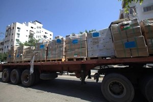 صور.. المستشفى الميداني الأردني يسلم شحنة مساعدات طبية لوزارة الصحة