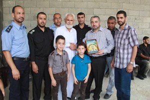 قيادة شرطة رفح تزور عوائل شهداء الشرطة 