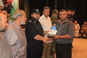 بالصور.. الشرطة تكرم ذوي شهدائها خلال العدوان الأخير