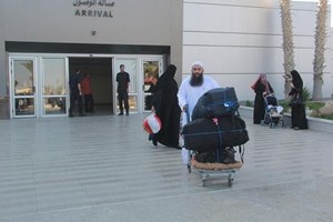 بالصور.. بدء عودة الفوج الثاني من حجاج بيت الله الحرام إلى القطاع