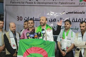 صور.. وصول قافلة أميال من الابتسامات (30) لغزة