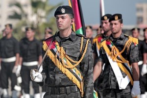 بالصور..الأمن والحماية يُخرِّج دورته التخصصية الخامسة