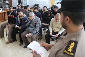 الداخلية تفرج عن 14 نزيلاً من اصحاب الذمم المالية