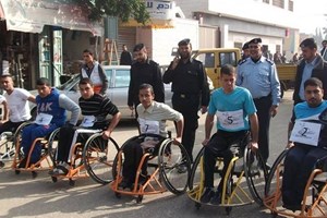 شرطة محافظة الوسطى تُؤمن ماراثون للمعاقين حركياً