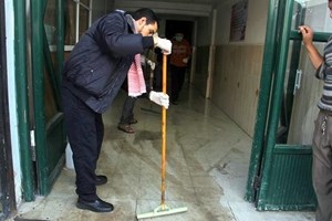 صور.. شرطة محافظة خانيونس تنظم يوم عمل تطوعي لتنظيف مستشفى ناصر