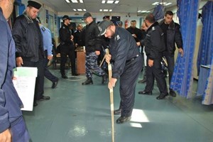 بالصور.. حملة تطوعية بالشرطة الفلسطينية لتنظيف مستشفيات القطاع