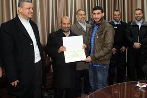 وكيل الوزارة يُكرم خريجي الدورات الشُرَطية بالسودان