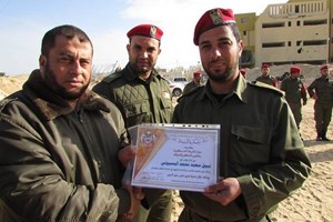 صور..الشرطة العسكرية تُكرم ضباطها المُتميزين برفح