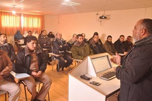 التوجيه السياسي يفتتح دورة "الأمن الفكري" لضباط الداخلية