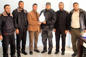 الأمن والحماية يكرم مكتب إعلام الداخلية بخانيونس