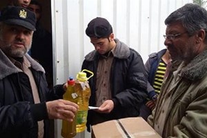  الإصلاح والتأهيل توُزع "طرود غذائية" على ذوي النزلاء