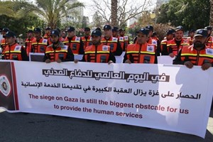 مسير محمول للدفاع المدني في يومه العالـمي