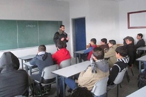 توجيه خانيونس يُلقي عشرات المحاضرات التوعوية لطلبة المدارس