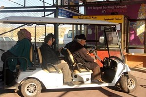 سفر ووصول 739 شخصاً الجمعة عبر معبر بيت حانون