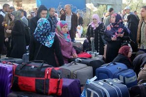 مغادرة 361 مسافراً عبر معبر رفح البري الاثنين