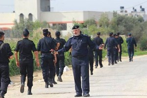 شرطة المحافظة الوسطى تنظم مسيراً عسكرياً