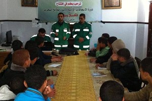 الخدمات الطبية تفتتح دورة إسعافات أولية لطلائع التحرير