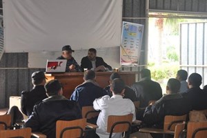 التوجيه السياسي يفتتح دورة بناء فرق العمل لصف الضباط بالشرطة