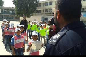 المرور والعلاقات العامة بالشرطة يشاركان بفعاليات مدرسة ذكور النصيرات