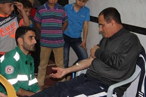 الخدمات الطبية تنظم حملة للتبرع بالدم في حي الصالحين