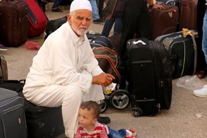 580 مسافراً يغادرون قطاع غزة عبر معبر رفح السبت