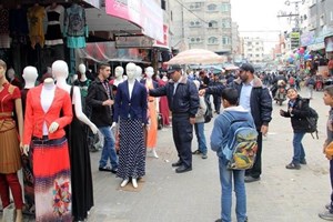 شرطة البلديات بالشمال تنظم جولة على أصحاب المحلات لتنبيههم من التعديات