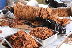 مباحث التموين بخانيونس تتلف كميات لحوم فاسدة